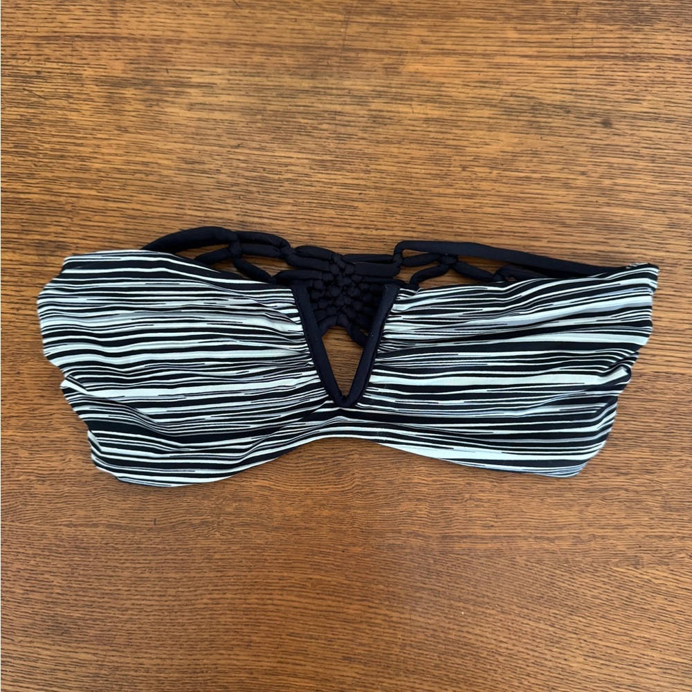 Frankie's Bikinis Black and White Striped Swim Top Sz S